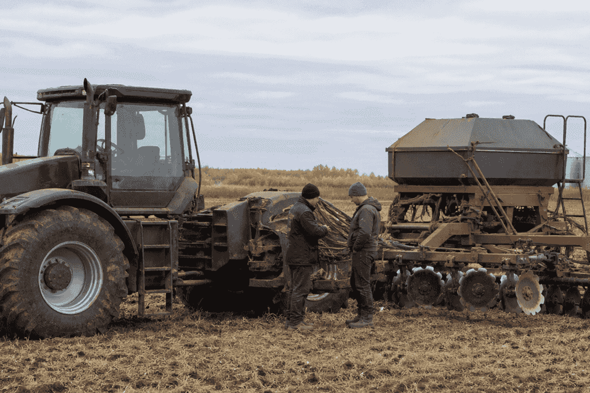 IX-AG-TR130 Farm Tractor machinery in its operating environment